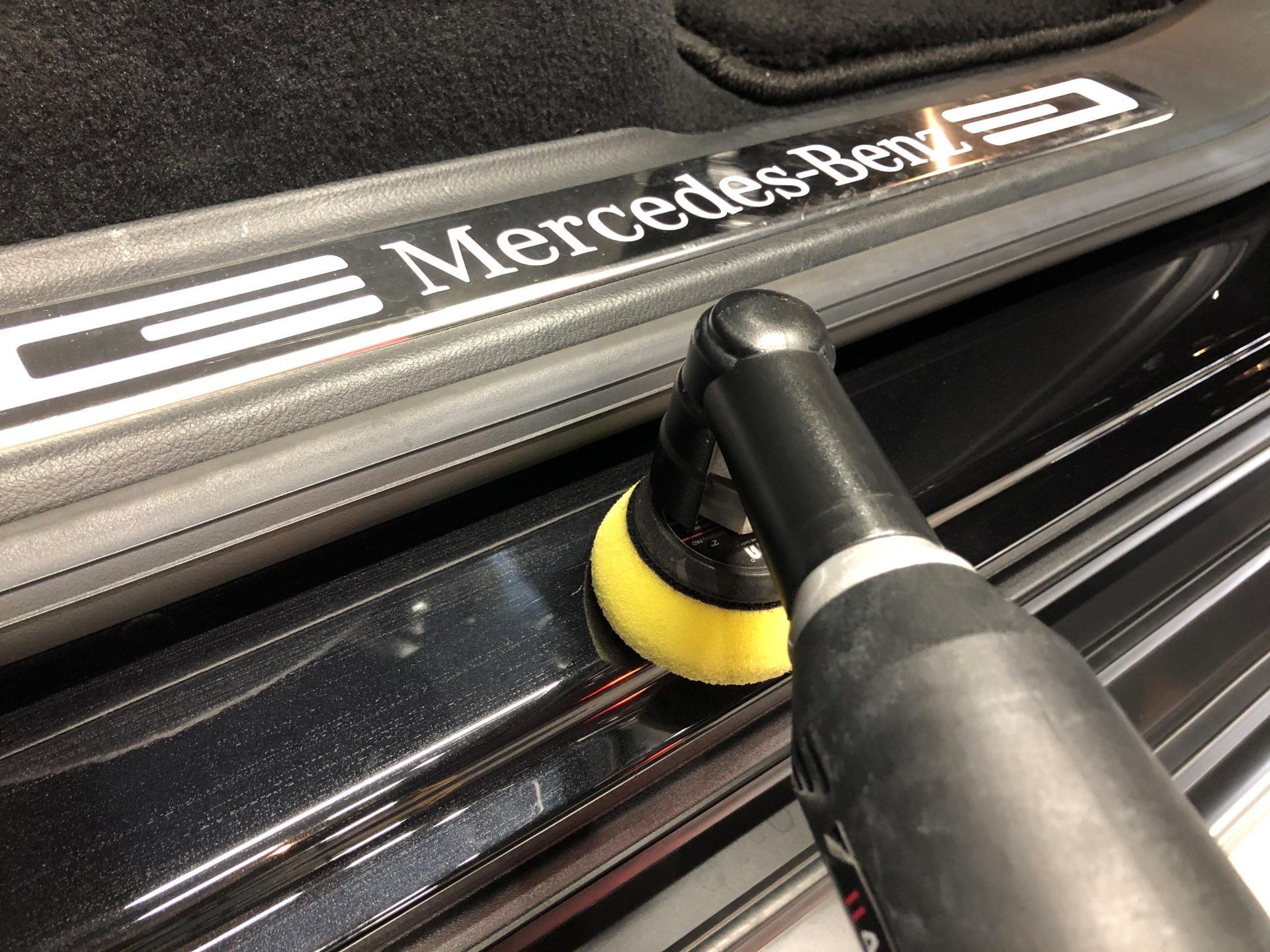 メルセデスベンツ G350 ドア内側ステップ　磨き